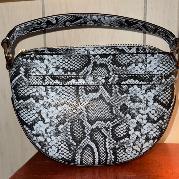 💙🖤🐍Michael Kors Black and White Snake Print Crossbody Bag - Picture 5 of 8